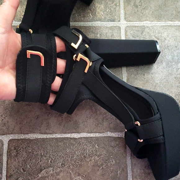 FASHION NOVA 6 INCH GLADIATOR STYLE CHUNKY PLATFORM HEELS SIZE 11 - Picture 4 of 14